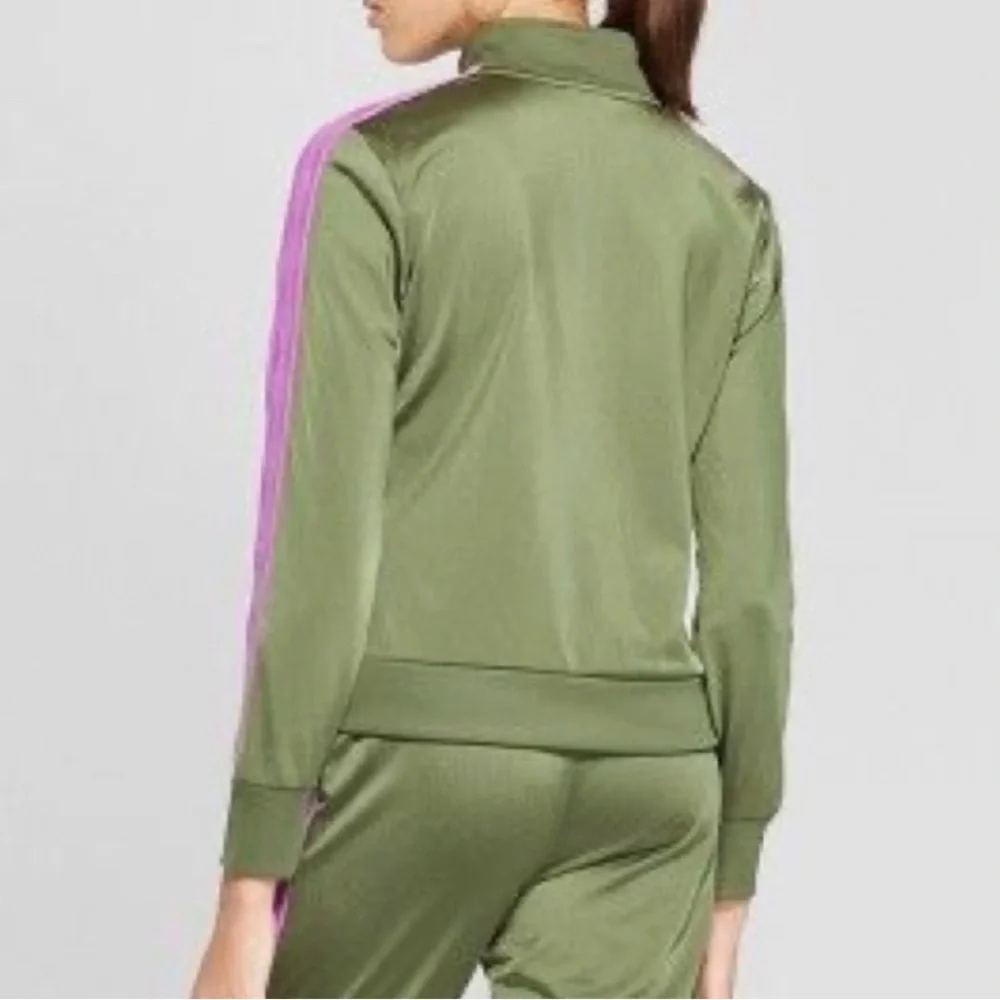 Umbro Green Jacket with Purple Logo - Picture 3 of 6